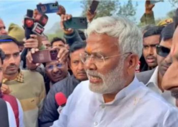 सड़कों की बदहाली पर फूटा गुस्सा, विधायक ने रोका कैबिनेट मंत्री का काफिला