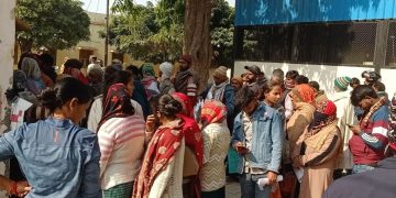 Badaun जिला अस्पताल में हेपेटाइटिस की जांच कराने को पहुंचे 200 से अधिक मरीज