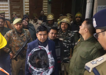 उत्तर प्रदेश के संभल में बिजली चोरों पर गिरी गाज, डीएम- एसएसपी ने की छापेमारी