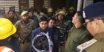 उत्तर प्रदेश के संभल में बिजली चोरों पर गिरी गाज, डीएम- एसएसपी ने की छापेमारी