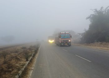 बदायूं में कुदरत का कहर: शून्य दृश्यता और कड़ाके की ठंड से जनजीवन अस्त-व्यस्त, दो दिन स्कूल बंद