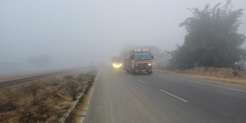 बदायूं में कुदरत का कहर: शून्य दृश्यता और कड़ाके की ठंड से जनजीवन अस्त-व्यस्त, दो दिन स्कूल बंद