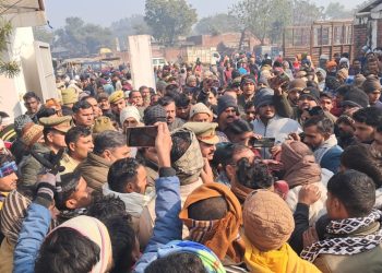 बंद पड़ी मेंथा फैक्ट्री में दर्दनाक हादसा, अलाव तापते समय दम घुटने से तीन सुरक्षा गार्डों की मौत