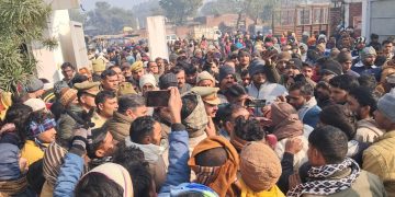 बंद पड़ी मेंथा फैक्ट्री में दर्दनाक हादसा, अलाव तापते समय दम घुटने से तीन सुरक्षा गार्डों की मौत