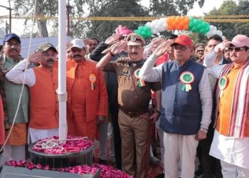 बदायूं में धूमधाम से मनाया 77वां गणतंत्र दिवस, जगह-जगह ध्वजारोहण