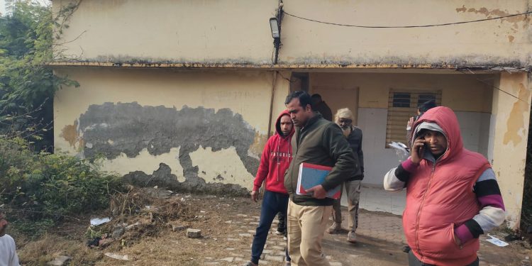 घरेलू कलह के चलते तीन बच्चों की मां ने की आत्महत्या