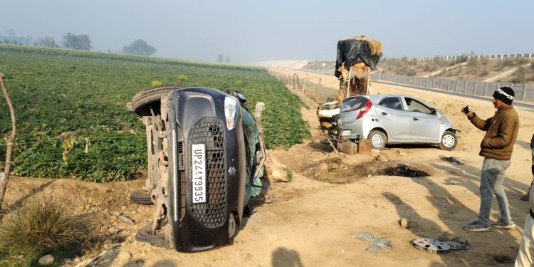 बदायूं में गंगा एक्सप्रेस के पास दो कार की भिड़ंत, गुलड़िया नगर पंचायत निवासी शिक्षक की मौत