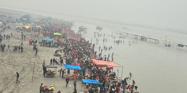 माघ पूर्णिमां पर लाखों श्रद्धालुओं ने लगाई आस्था की डुबकी