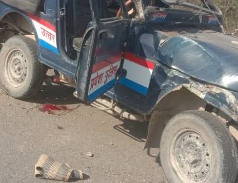 बाइक सवार को बचाने में पलटी पुलिस जीप, सिपाही की मौत