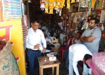 खाद्य सुरक्षा विभाग को दूध-साबूदाना और कुट्टू आटा में मिला संदेह, सैंपल भरे