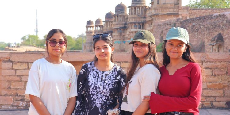 मदर एथीना स्कूल के छात्र-छात्राओं ने किया ग्वालियर में शैक्षिक भ्रमण