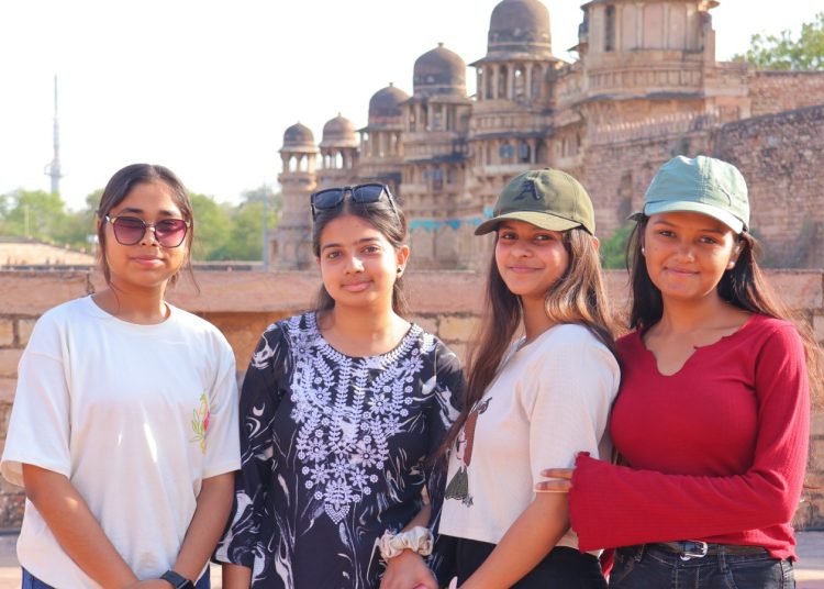 मदर एथीना स्कूल के छात्र-छात्राओं ने किया ग्वालियर में शैक्षिक भ्रमण