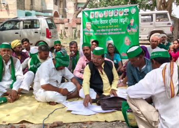 दबंगों के खिलाफ 12वें दिन धरना, प्रशासन मौन