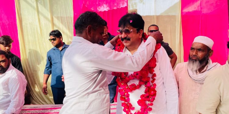 पीडीए का प्रचार कर शेखूपुर विधानसभा में छा गए आबिद रजा, जनता बोली हमें दो खानदान नहीं आबिद रजा चाहिए…