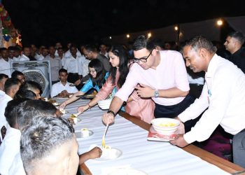 पुलिस लाइन में बड़ा खाना : डीएम-एसएसपी ने परोसा कर्तव्यनिष्ठा-अनुशासन और ईमानदारी का संदेश