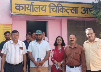 उझानी सीएचसी पर एमओआईसी सहित 15 डाक्टर-कर्मचारी मिले गायब, नोटिस जारी