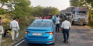 बदायूं में कार की टक्कर से बाइक सवार साले-बहनोई की मौत, कोहराम