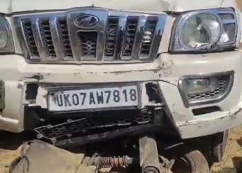 लग्जरी गाड़ी ने मां बेटा को रौंदा, 50 मीटर घसीटने से मां मौत