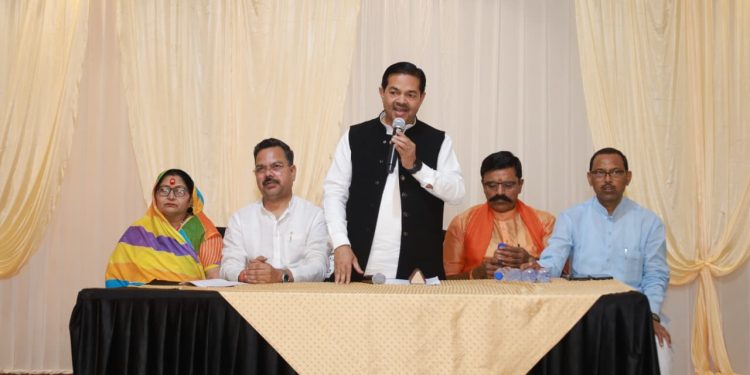 कांग्रेस-सपा, विपक्ष ने देश की आधी आबादी के साथ किया विश्वासघात : बीएल वर्मा