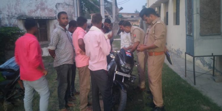 सड़क पार कर रहे ट्रैक्टर चालक को बाइक सवार ने मारी टक्कर, मौत