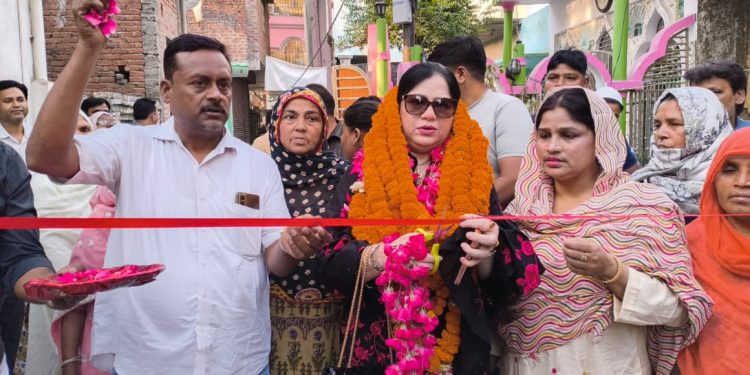 चेयरमैन ने कबूलपुरा और कटरा ब्राहम्पुर में जनता को समर्पित की सीसी सड़क