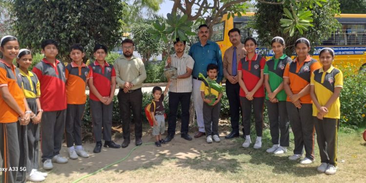 वृक्ष स्वयं धूप में रहकर हम सबको देते हैं छाया : प्रशांत जैन