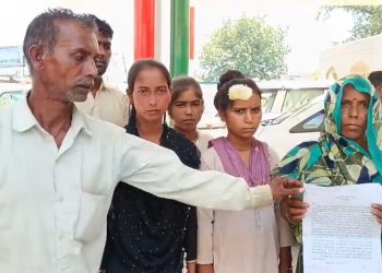जमीन के विवाद में दबंगों ने घर में घुसकर की मारपीट, झोपड़ी जलाने का आरोप