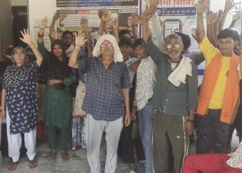 उझानी में बिजली समस्या को लेकर बहादुरगंज के लोगों ने काटा हंगामा
