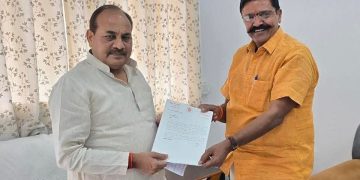 लखनऊ में बैठकर बदायूं शहर के विकास पर महेश चंद्र गुप्ता ने की चर्चा