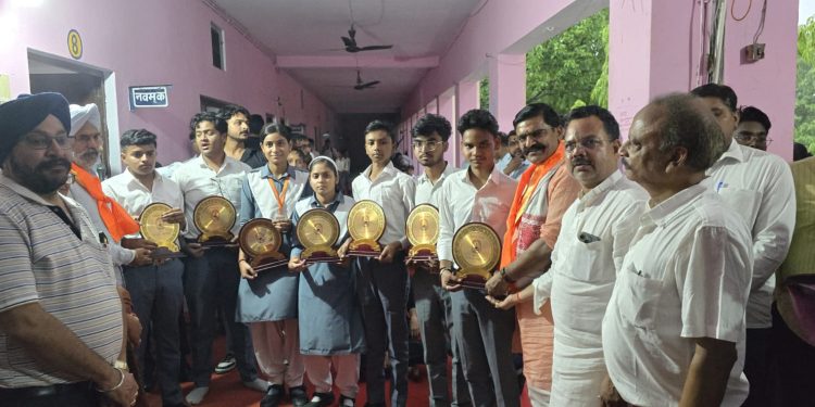 द्रौपदी देवी सरस्वती विद्या मंदिर इंटर कॉलेज बदायूं में संपन्न हुआ प्रतिभा सम्मान समारोह