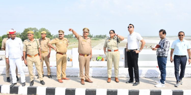 पूर्णिमां गंगा स्नान पर डीएम-एसएसपी ने परखीं व्यवस्थाएं