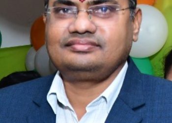 डॉ. वैभव शर्मा गोरखपुर और सुरेश पाल बदायूं के एडीएम बने