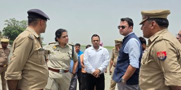 कछला घाट पर की गई व्यवस्थाओं का डीएम-एसएसपी ने लिया जायजा