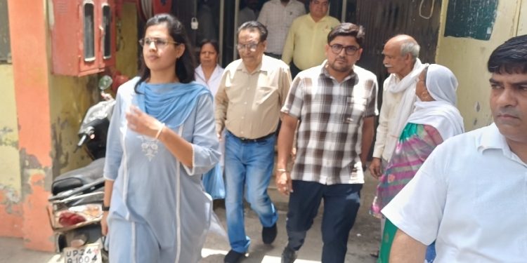 जिला अस्पताल की चिकित्सा सुविधाओं को सीडीओ ने परखा