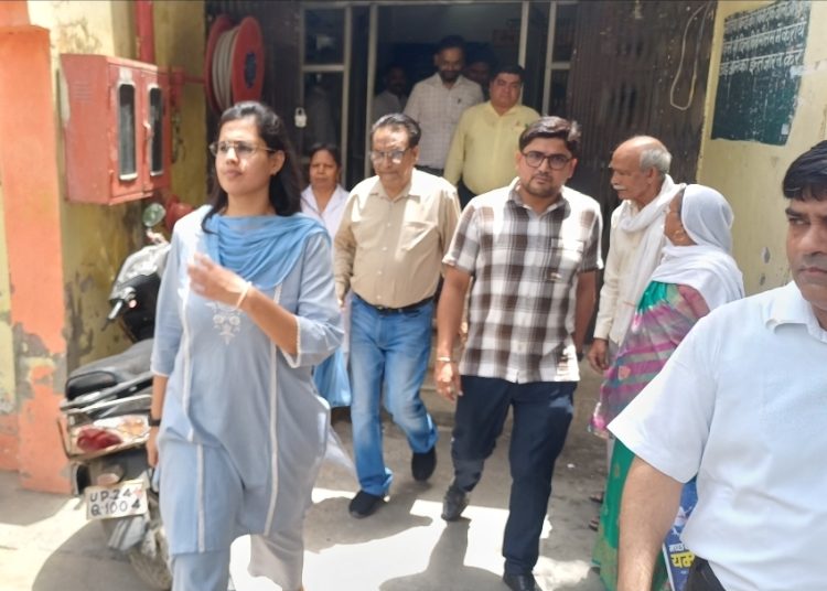 जिला अस्पताल की चिकित्सा सुविधाओं को सीडीओ ने परखा