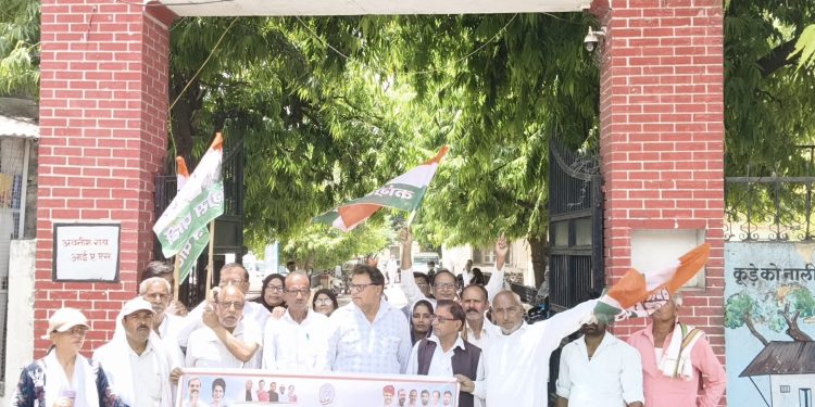 महोबा की छात्रा को न्याय दो, दोषियों पर को सजा दी जाये