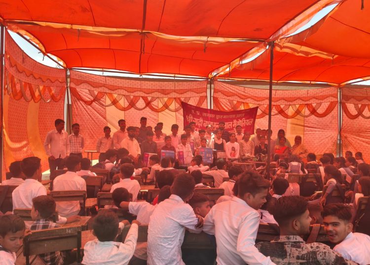 प्रतियोगिता में अव्वल छात्र-छात्राओं को किया सम्मानित