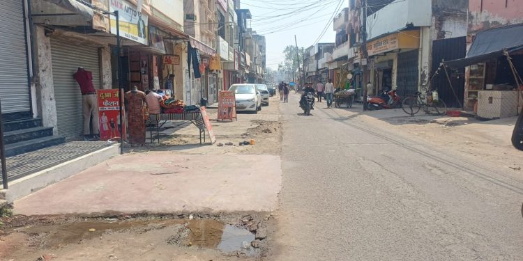 अब गड्डा मुक्त होंगी बदायूं की सड़कें, 55 लाख रुपये से होगा कायाकल्प