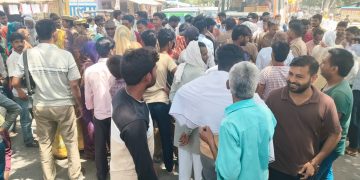 बिजली संकट : वजीरगंज में सड़कों पर उतरे किसान, जाम लगाकर हंगामा