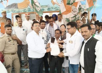 पेट्रोलियम दामों में वृद्धि पर कांग्रेसियों का विरोध प्रदर्शन, ज्ञापन सौंपा