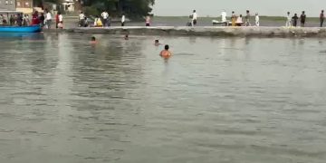 दशहरा पर्व पर गंगा स्नान के दौरान दो डूबे एक की मौत, एक लापता