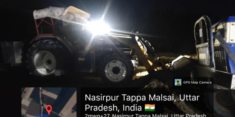 खनन माफियाओं पर छापामारी, दौड़ाकर एक ट्रैक्टर व लोडर पकड़ा