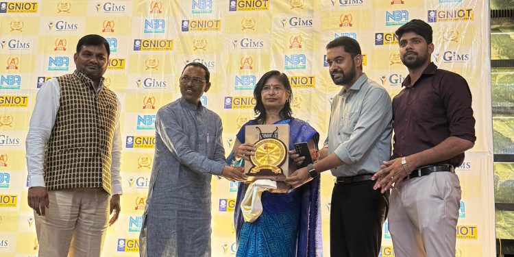 जीएनआईओटी ग्रेटर नोएडा ने सम्मानित किये बदायूं के शिक्षक-शिक्षिकाएं