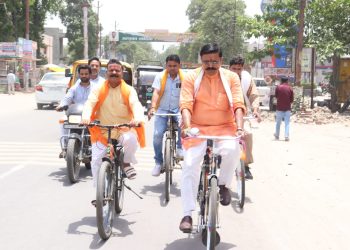 प्रधानमंत्री का आवाहन : सदर विधायक महेश चंद्र गुप्ता ने साइकिल से कार्यक्रमों में की सहभागिता