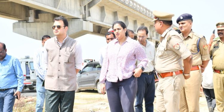 गंगा स्नान को तैयारियां पूर्ण, डीएम-एसएसपी ने परखीं व्यवस्थाएं