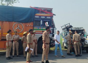 लखीमपुर में भीषण सड़क हादसा, टाटा मैजिक के परखच्चे उड़े, नौ की मौत