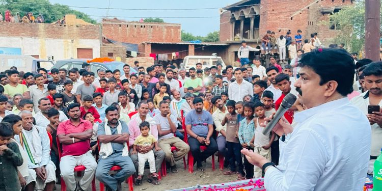 यादव बाहुल्य मजाहिदपुर, इकलैरी, पलिया, सैजनी में पूर्व मंत्री आबिद रज़ा का ऐतिहासिक स्वागत
