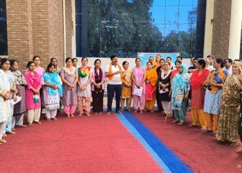विश्व योग दिवस की तैयारियों को लेकर योग कक्षा में पहुंचे सदर विधायक महेश चन्द्र गुप्ता