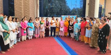 विश्व योग दिवस की तैयारियों को लेकर योग कक्षा में पहुंचे सदर विधायक महेश चन्द्र गुप्ता