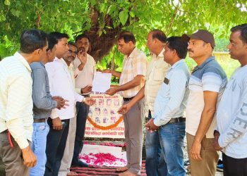 शहीद हुए विद्युत संविदा कर्मियों को दी श्रद्धांजलि